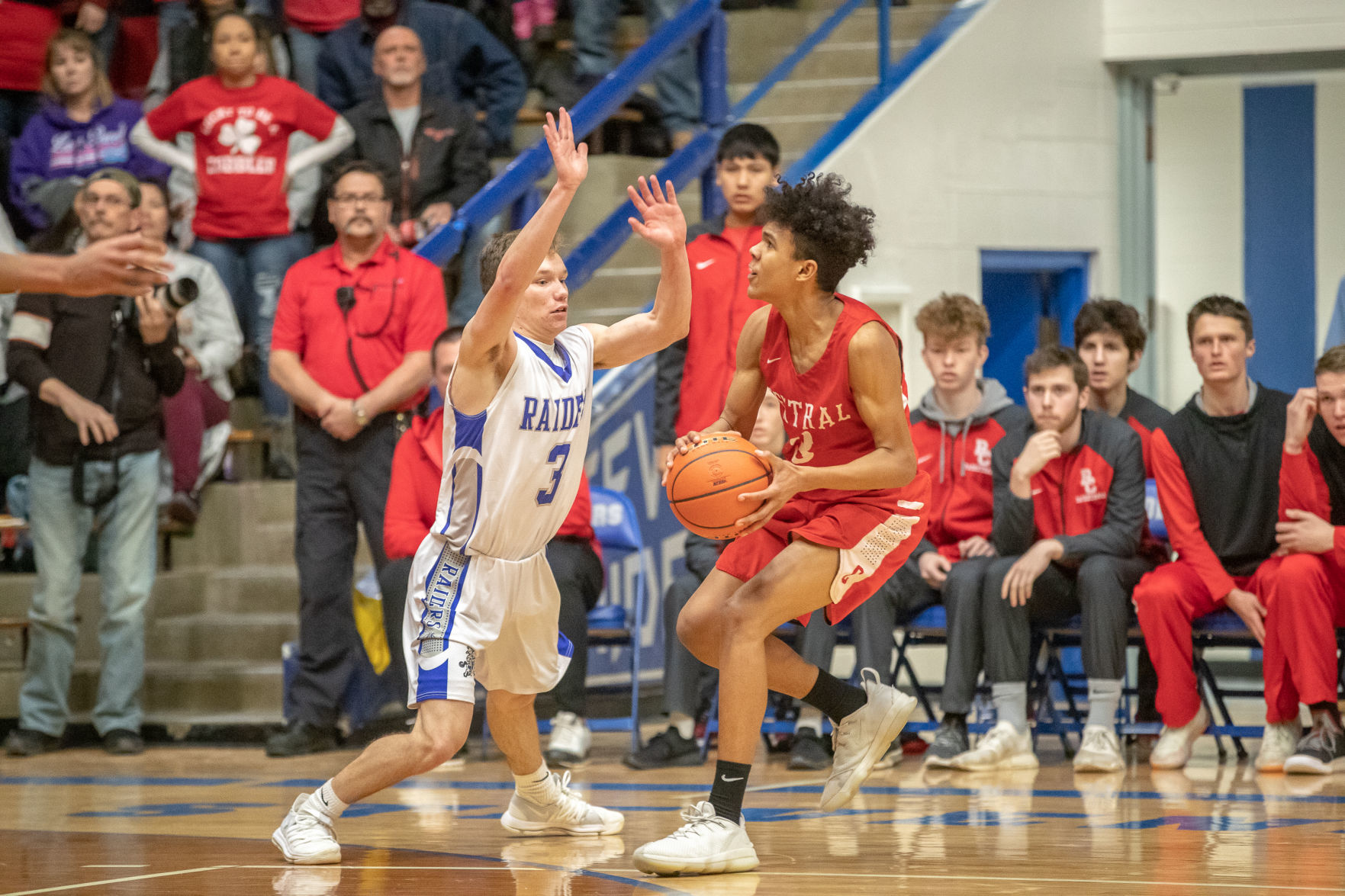 Stevens 52, Central 51